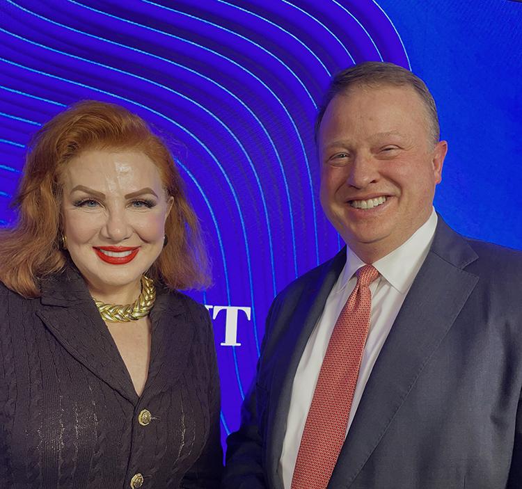 Sempra Executive Vice President and Chief Financial Officer 特雷福Mihalik (左) with former United States Ambassador to Poland Georgette Mosbacher (right) at the World Economic Forum’s Annual Meeting in Davos, 瑞士, 2022